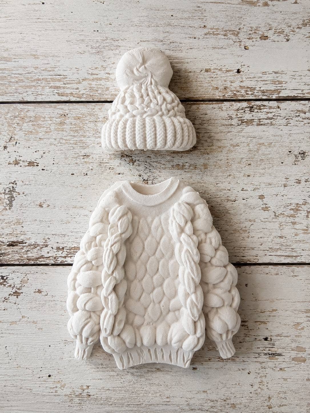Cozy Sweater & Hat Plaster Painting Kit