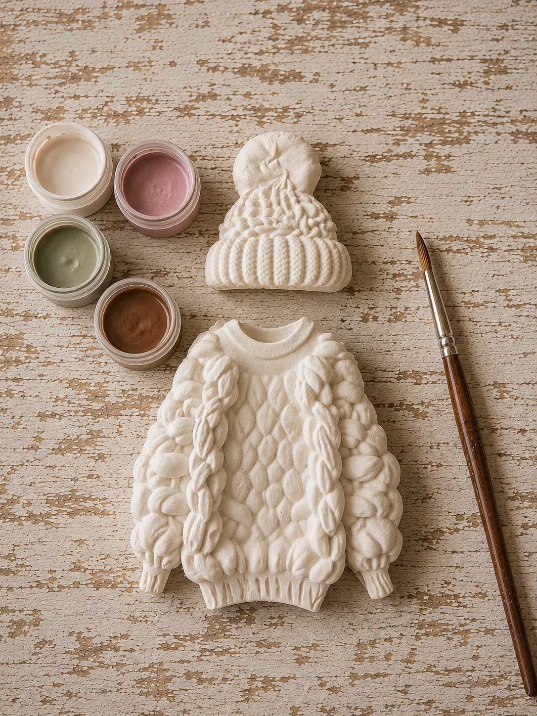 Cozy Sweater & Hat Plaster Painting Kit